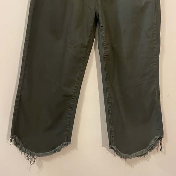 Thursdays Army Green Raw Edge Capri Cropped Jean Pants Size Large - Picture 4 of 15